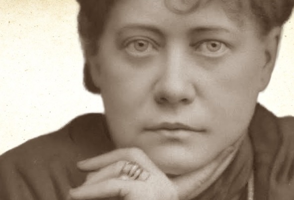 Retrato antigo em tom sépia de Helena Blavatsky, fundadora do movimento teosófico moderno.